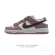 真标 耐克 女鞋 Nike Dunk Low 运动鞋复古板鞋，尽情迈步，彰显个性风采。采用柔软皮革鞋面，经久耐穿，塑就如元年款 Dunk 般的复古质感。全掌型橡