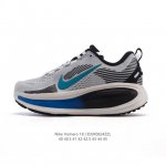 耐克 Nike Vomero 18 厚底增高老爹运动跑步鞋。全新 Vomero 提供比以往更多的緩衝效能以及該系列有史以來最高的鞋底高度，結合 Nike 的 Z