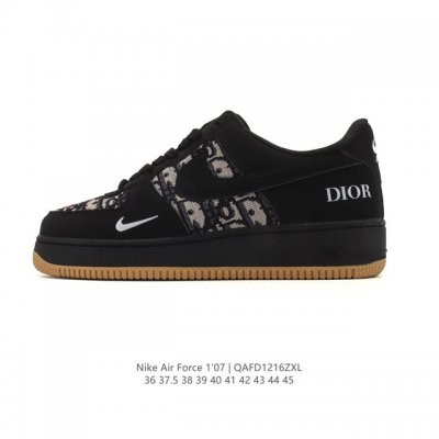 耐克 Nike Air Force 1 '07 Low 空军一号含气垫 低帮 小白鞋 百搭厚底增高休闲运动板鞋。柔软、弹性十足的缓震性能和出色的中底设计，横跨复