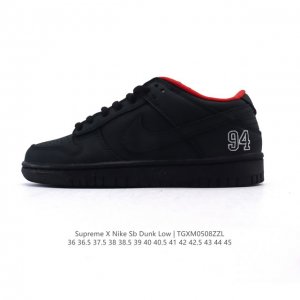 耐克 Nike Dunk Low Retro 运动鞋复古板鞋，作为 80 年代经典篮球鞋款，起初专为硬木球场打造，后来成为席卷街头的时尚标杆，现以经典细节和复古