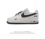 耐克 Nike Air Force 1 '07 Low 空军一号含气垫 低帮百搭厚底增高休闲运动板鞋。柔软、弹性十足的缓震性能和出色的中底设计，横跨复古与现代的
