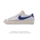 真标 耐克 Nike Blazer Low '77 Jumbo 运动鞋，抓地板鞋，革新重塑经典街头人气鞋款，采用人气传统外观，巧搭大号耐克勾勾设计和宽大鞋带。柔