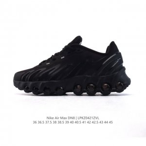 耐克 Nike Air Max Dn8 全掌气垫科技运动跑步鞋Fq7860-005。鞋款采用醒目渐变织物和动态波浪状结构鞋面，搭配黑色中底和外底，以及迷你黑色