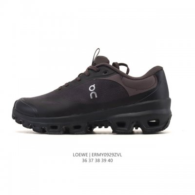Loewe 罗意威 X On 昂跑全新合作系列运动鞋 时尚老爹鞋，品牌与瑞士高性能运动品牌On携手打造的此系列作品专为城市与户外生活而设，充分彰显蕴含可持续理念