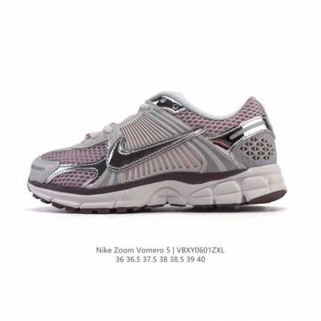 Nike 耐克夏季 Zoom Vomero 5 运动鞋休闲训练跑步鞋。Nike Zoom Vomero 5 女子运动鞋妥帖包覆足部，提供透气支撑效果。耐穿材料组 - 点击图像关闭