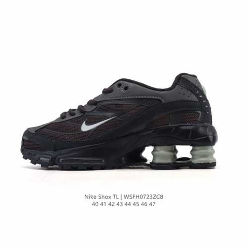 耐克 Nike Shox Tl 男子运动鞋厚底增高老爹鞋，令机械力学缓震性能跃升新层次。采用透气网眼鞋面和全掌型 Nike Shox 技术，革新演绎经典 200