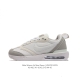 耐克 Nike Air Max Dawn 黎明系列 低帮气垫百搭休闲运动慢跑鞋，从配色上彰显出浓厚的复古气质。最大的亮点当属鞋型设计上加入结构元素，汲取1984