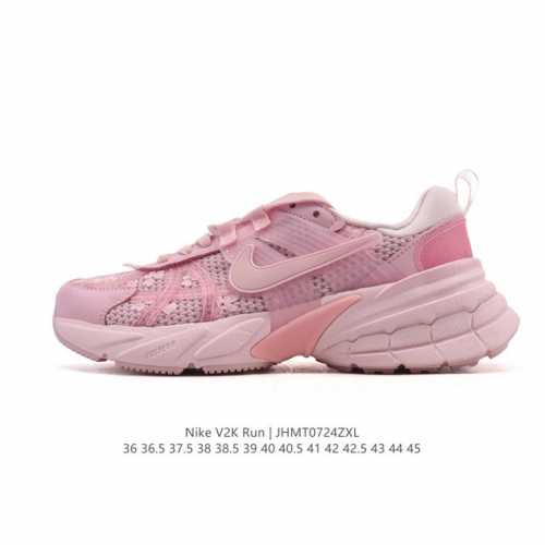 Nike 耐克 V2K Run 减震防滑 复古低帮运动跑步鞋 超火复古跑鞋，采用太空革组合呼吸网眼布鞋面材质，搭载正确4层组合底模，嵌入Tpu加固稳定模块,双层