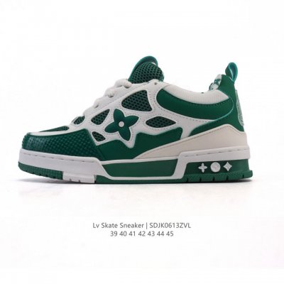 公司级 Lv Skate Sneaker 路易威登 2025年新款运动板鞋 闪钻 蛇年限定 春夏秀场初次亮相，此次以粒面牛皮革焕新呈现。加垫鞋领和鞋舌援引滑板鞋
