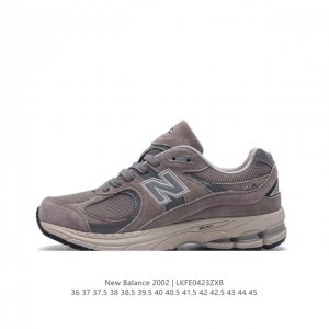 新百伦 New Balance 2002R 跑鞋 男女运动鞋厚底老爹鞋。沿袭了面世之初的经典科技，以 Encap 中底配以升级版 N-Ergy 缓震物料。鞋面则