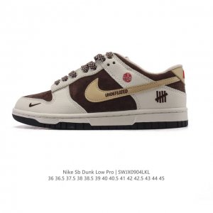 特价 耐克 Nike Dunk Low Retro 运动鞋复古板鞋。作为 80 年代经典篮球鞋款，起初专为硬木球场打造，后来成为席卷街头的时尚标杆，现以经典细节