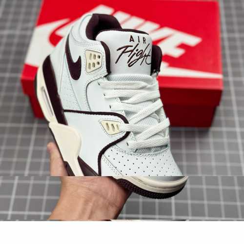 公司级 Nike Air Flight 89 白酒红 Aj4实现升级版 将经典 Air Jordan 3 和air Jordan 元素融为一体。 货号：Fq82