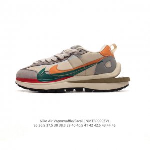 耐克 Sacai X Nike Vaporwaffle 华夫三代3.0 走秀重磅联名款厚底增高运动鞋 。鞋款由pegasus与vaporfly两款鞋型的设计元素