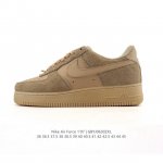 耐克 Nike Air Force 1 '07 Low 空军一号含气垫 小白鞋 低帮百搭厚底增高休闲运动板鞋。柔软、弹性十足的缓震性能和出色的中底设计，横跨复古