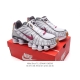 耐克 Nike Shox TL 男女子运动鞋厚底增高老爹鞋，令机械力学缓震性能跃升新层次。采用透气网眼鞋面和全掌型 Nike Shox 技术，革新演绎经典 20