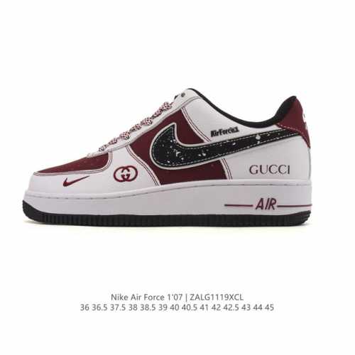 公司级 耐克 Nike Air Force 1 '07 Low 空军一号含气垫 小白鞋 中帮百搭厚底增高休闲运动板鞋。柔软、弹性十足的缓震性能和出色的中底设计，