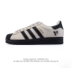 公司级 阿迪达斯 Adidas Superstar 三叶草经典贝壳头系列 新款休闲板鞋潮流男女士运动鞋。鞋面柔软皮革材质 标志性的贝壳鞋头，锯齿三条纹，简约的线