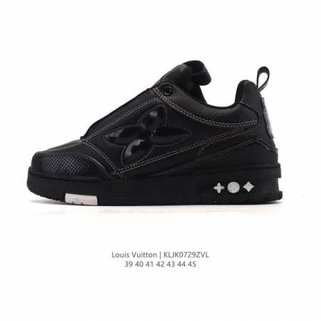 公司级 Lv Skate Sneaker 路易威登 2025年新款运动板鞋 蛇年限定 春夏秀场初次亮相，此次以粒面牛皮革焕新呈现。加垫鞋领和鞋舌援引滑板鞋设计， - 点击图像关闭