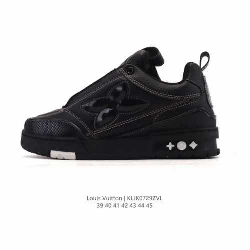 公司级 Lv Skate Sneaker 路易威登 2025年新款运动板鞋 蛇年限定 春夏秀场初次亮相，此次以粒面牛皮革焕新呈现。加垫鞋领和鞋舌援引滑板鞋设计，