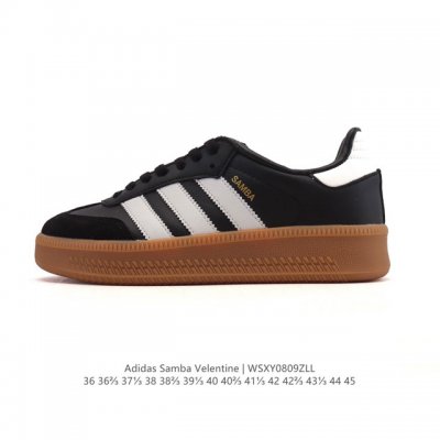 Adidas 阿迪达斯 男女款运动鞋 三叶草Samba Velentine 休闲鞋 德训鞋 复古板鞋经典运动鞋。一款阿迪达斯的Samba面包鞋，该鞋具有厚实的用