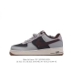 耐克 Nike Air Force 1 '07 Low 空军一号含气垫 低帮百搭厚底增高休闲运动板鞋。柔软、弹性十足的缓震性能和出色的中底设计，横跨复古与现代的