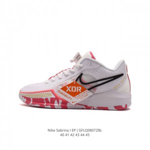 wnba 球星sabrina Ionescu 的签名鞋nike Sabrina 1 篮球鞋正式发布 这双鞋定位是中性，并不限定于女子款式。低帮设计，鞋面材质选取