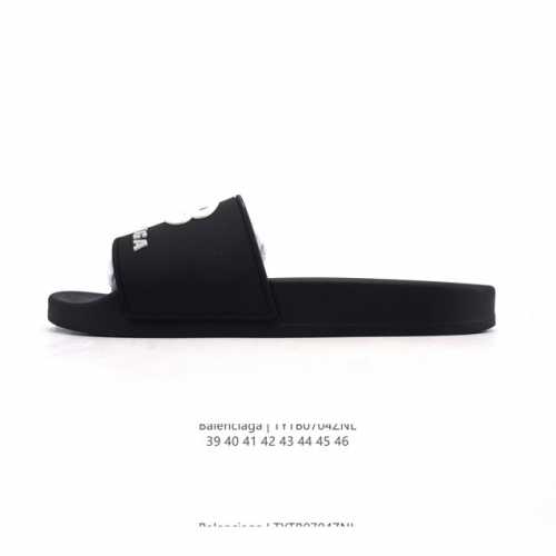 公司级 Balenciaga 巴黎世家拖鞋 家居休闲拖鞋 沙滩拖鞋 男鞋广东原产，采用Pu高密度防滑橡胶鞋底及3D立体Tpu光泽上盖材质，配置正确包装物及灰色天