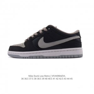 耐克 Nike Dunk Low Retro 运动鞋复古板鞋。作为 80 年代经典篮球鞋款，起初专为硬木球场打造，后来成为席卷街头的时尚标杆，现以经典细节和复古