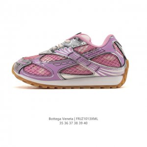公司级 Bottega Veneta葆蝶家2025年春夏系列男女士Orbit运动鞋Bv运动鞋 传奇经典慢跑鞋,葆蝶家 Bottega Veneta 是意大利的奢 公司级 Bottega Veneta葆蝶家2025年春夏系列男女士Orbit运动鞋Bv运动鞋 传奇经典慢跑鞋,葆蝶家 Bottega Veneta 是意大利的奢