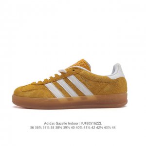 阿迪达斯 Adidas Originals Gazelle Indoor 复古三叶草防滑透明橡胶板鞋经典运动鞋。这款经典鞋,忠于原版设计,缀撞色三条纹和鞋跟饰片