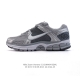 公司级 Nike 耐克夏季 Zoom Vomero 5 运动鞋休闲训练跑步鞋。Nike Zoom Vomero 5 男女子运动鞋妥帖包覆足部，提供透气支撑效果。