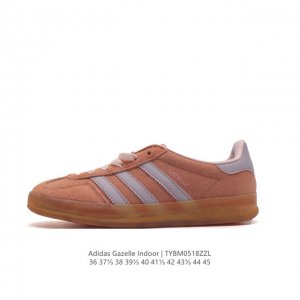 阿迪达斯 Adidas Originals Gazelle Indoor 复古三叶草防滑透明橡胶板鞋经典运动鞋。这款经典鞋,忠于原版设计,缀撞色三条纹和鞋跟饰片