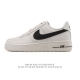 耐克 Nike Air Force 1 '07 Low 空军一号含气垫 低帮百搭厚底增高休闲运动板鞋。柔软、弹性十足的缓震性能和出色的中底设计，横跨复古与现代的