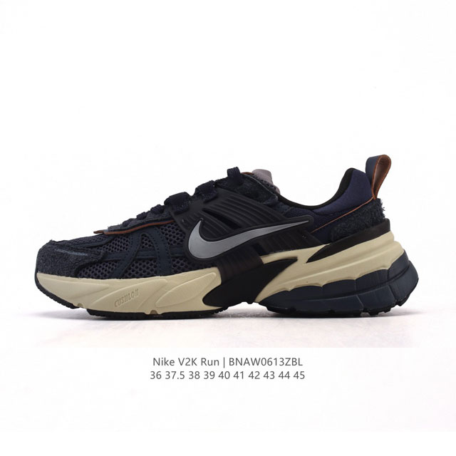 Nike 耐克 V2K Run 减震防滑 复古低帮运动跑步鞋 超火复古跑鞋，采用太空革组合呼吸网眼布鞋面材质，搭载正确4层组合底模，嵌入Tpu加固稳定模块,双层
