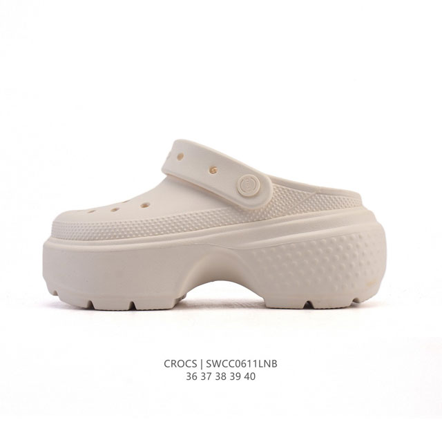 Crocs 沙滩洞洞鞋 女士休闲厚底增高凉拖鞋 卡骆驰明星同款 厚底增高沙滩鞋 选择尺码时 建议选大一码 脚感更舒适 家居休闲一式两用拖鞋 白敬亭同款，坡跟设计