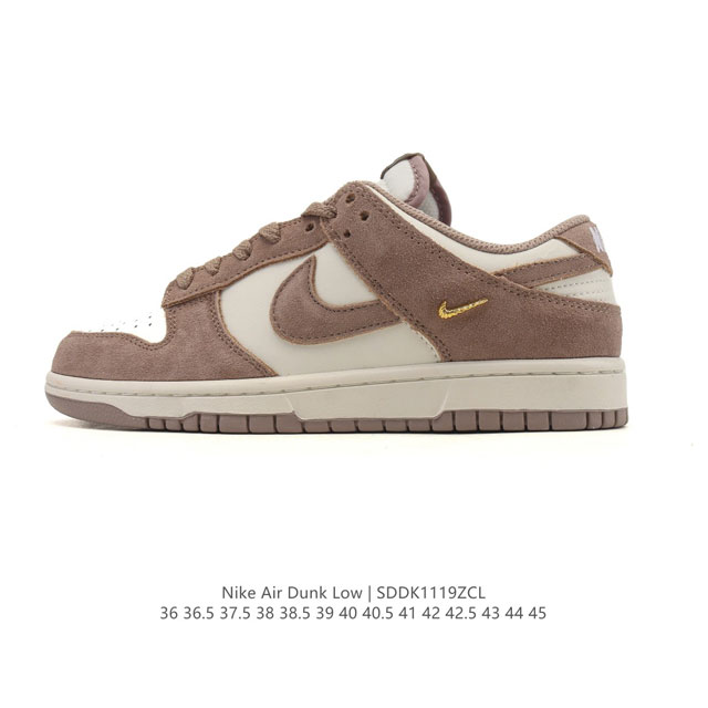耐克 Nike Dunk Low Retro 运动鞋复古板鞋，作为 80 年代经典篮球鞋款，起初专为硬木球场打造，后来成为席卷街头的时尚标杆，现以经典细节和复古