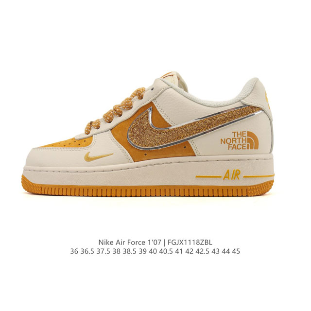 耐克 Nike Air Force 1 '07 Low 空军一号含气垫 低帮 小白鞋 百搭厚底增高休闲运动板鞋。柔软、弹性十足的缓震性能和出色的中底设计，横跨复